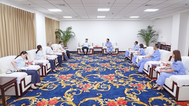 建設銀行洛陽分行行長張顏君一行到萬基控股集團調(diào)研