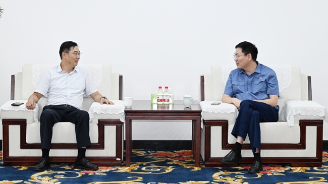 建設(shè)銀行洛陽(yáng)分行行長(zhǎng)張顏君一行到萬(wàn)基控股集團(tuán)調(diào)研